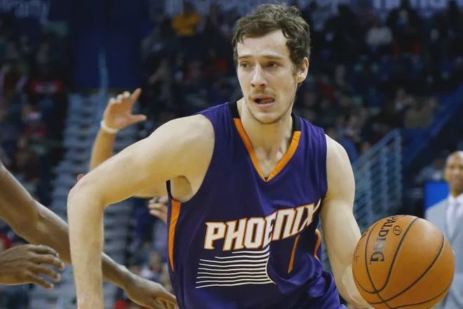 的后场长传 的后场长传