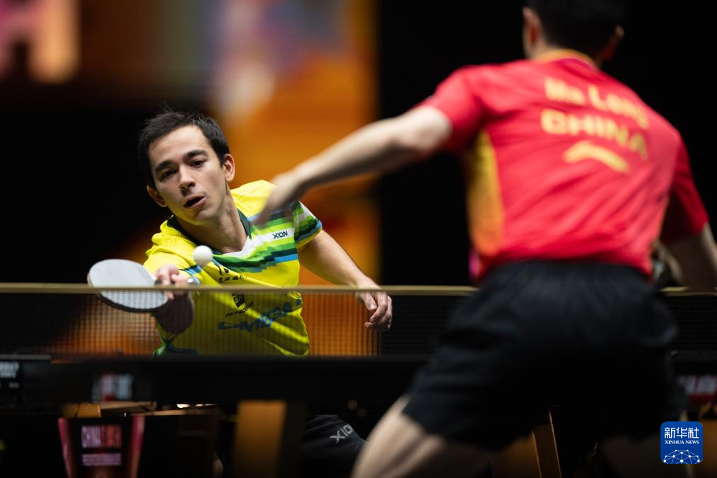 显示出他对 显示出他对