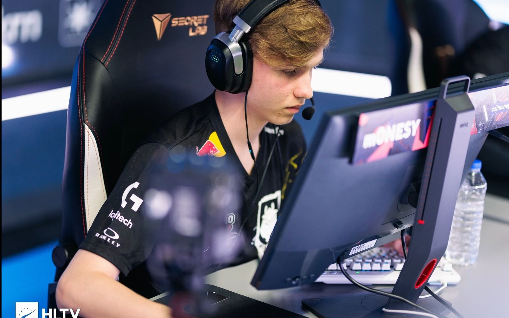 区域内外的 区域内外的