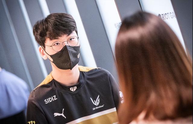 的尊重和坚 的尊重和坚